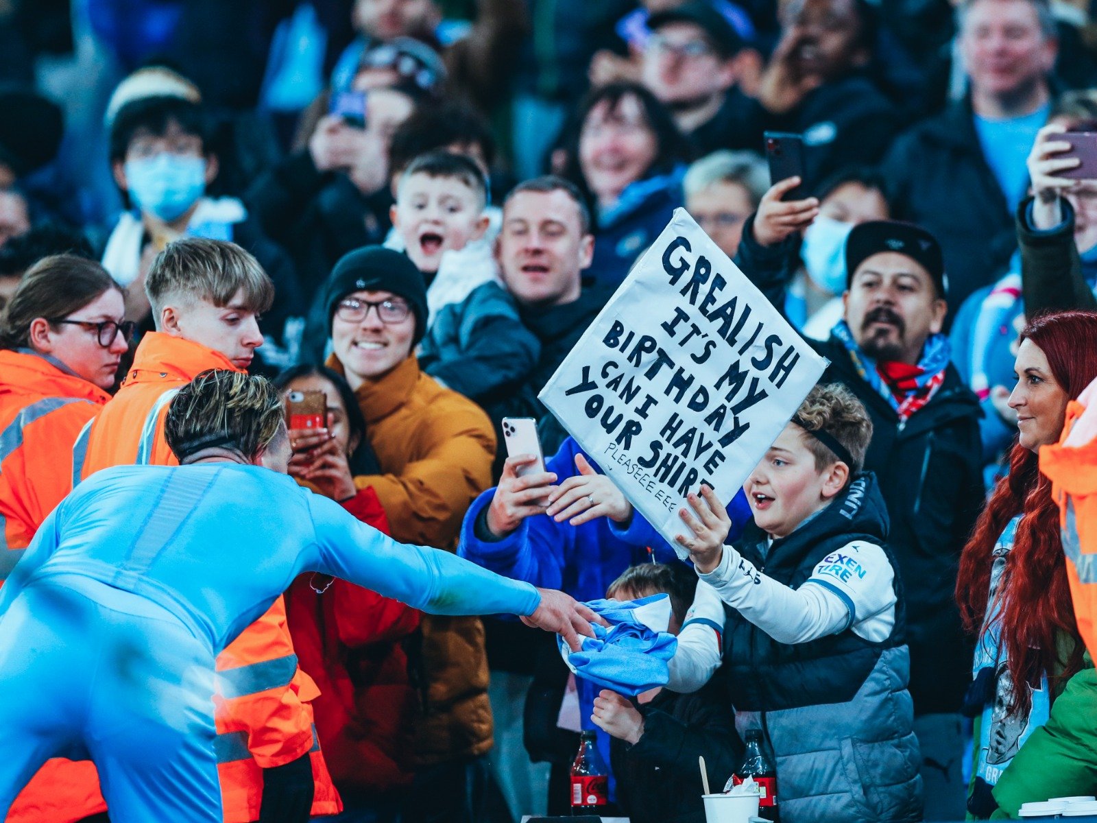 眼神中充满 眼神中充满