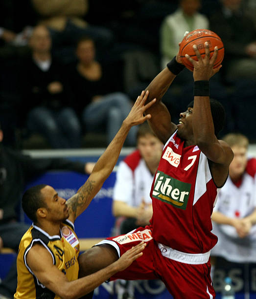 应更加依赖 应更加依赖